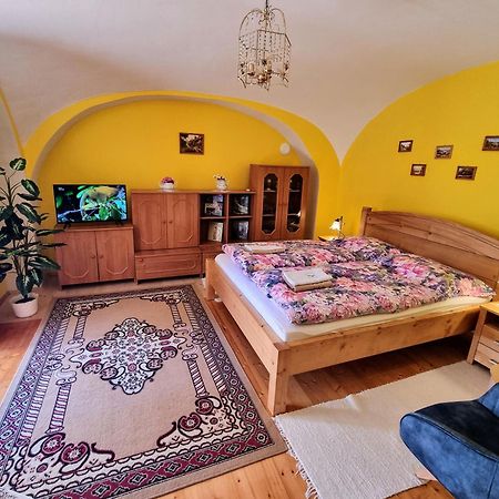 Historical House In The Center Levoca With Parking Apartman Kültér fotó